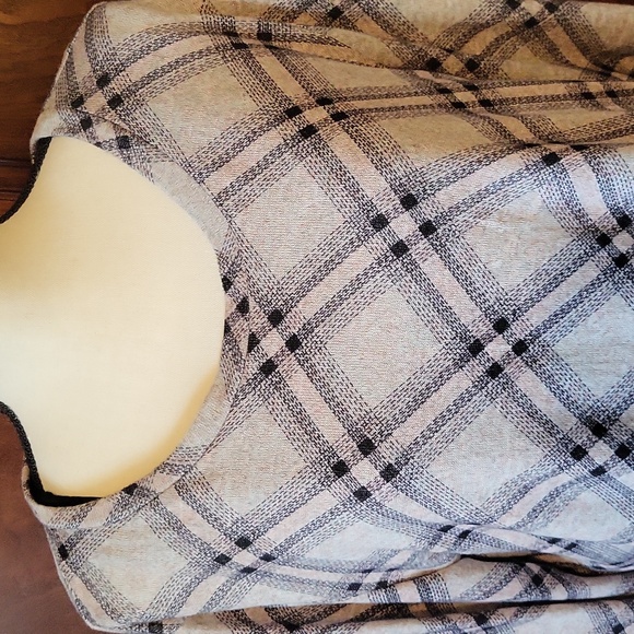 Bobeau layered-look plaid sweater with tie back. - Picture 2 of 8